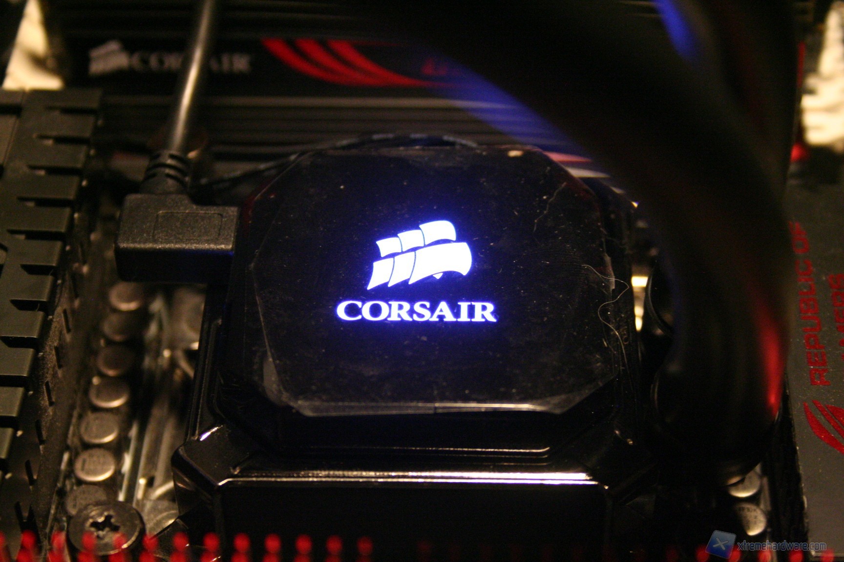 00079 CORSAIR H100i